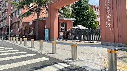 守护童真，卓奥世鹏阻车路障筑牢安全防线