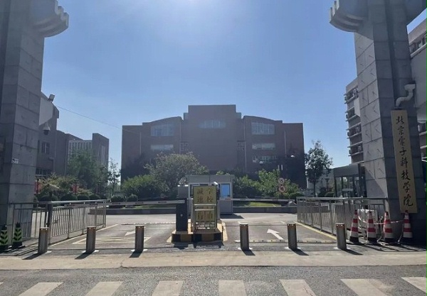 卓奥世鹏学校升降柱项目案例