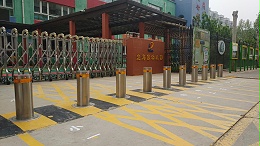 校园全场景安防体系建设，防撞升降柱守护师生出行安全
